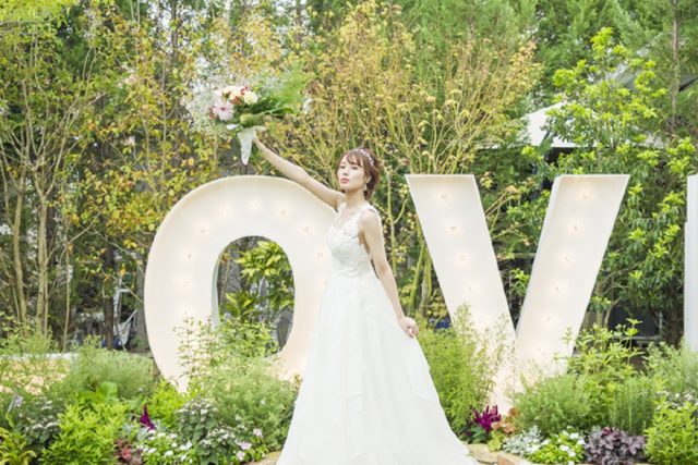 世界一のガーデンデザイナーの庭で写すフォトウェディング 公式 Flower Of Life Church 岡山市の結婚式場